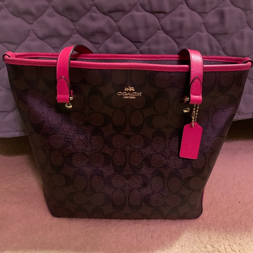 COACH HANDBAG